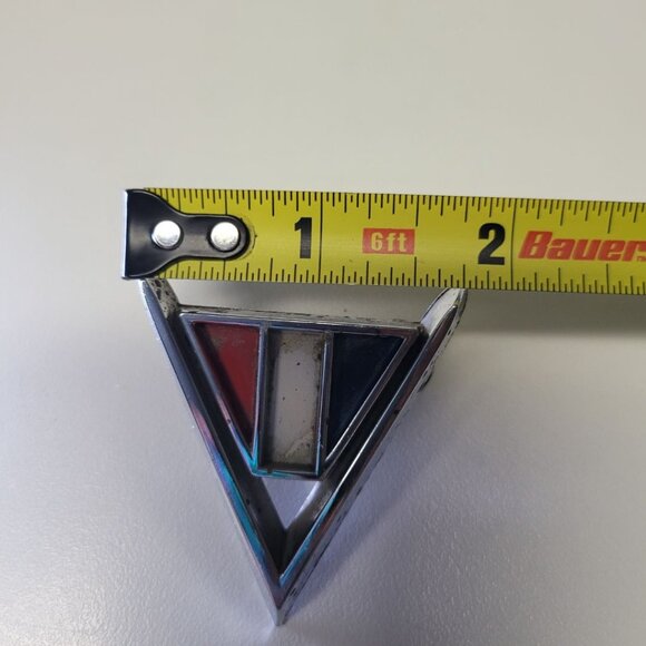 60s Emblem Chevrolet Chevelle Impala El Camino V Fender 3840317-2 Chrome Red - Picture 6 of 10